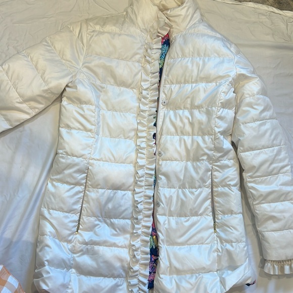 Lilly Pulitzer white Puffer coat jacket with ruffle detail. Size 0 Like New - Picture 2 of 4